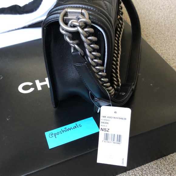 NWT [CHANEL] Black NEW MEDIUM Boy Bag in Lambskin - Picture 3 of 17